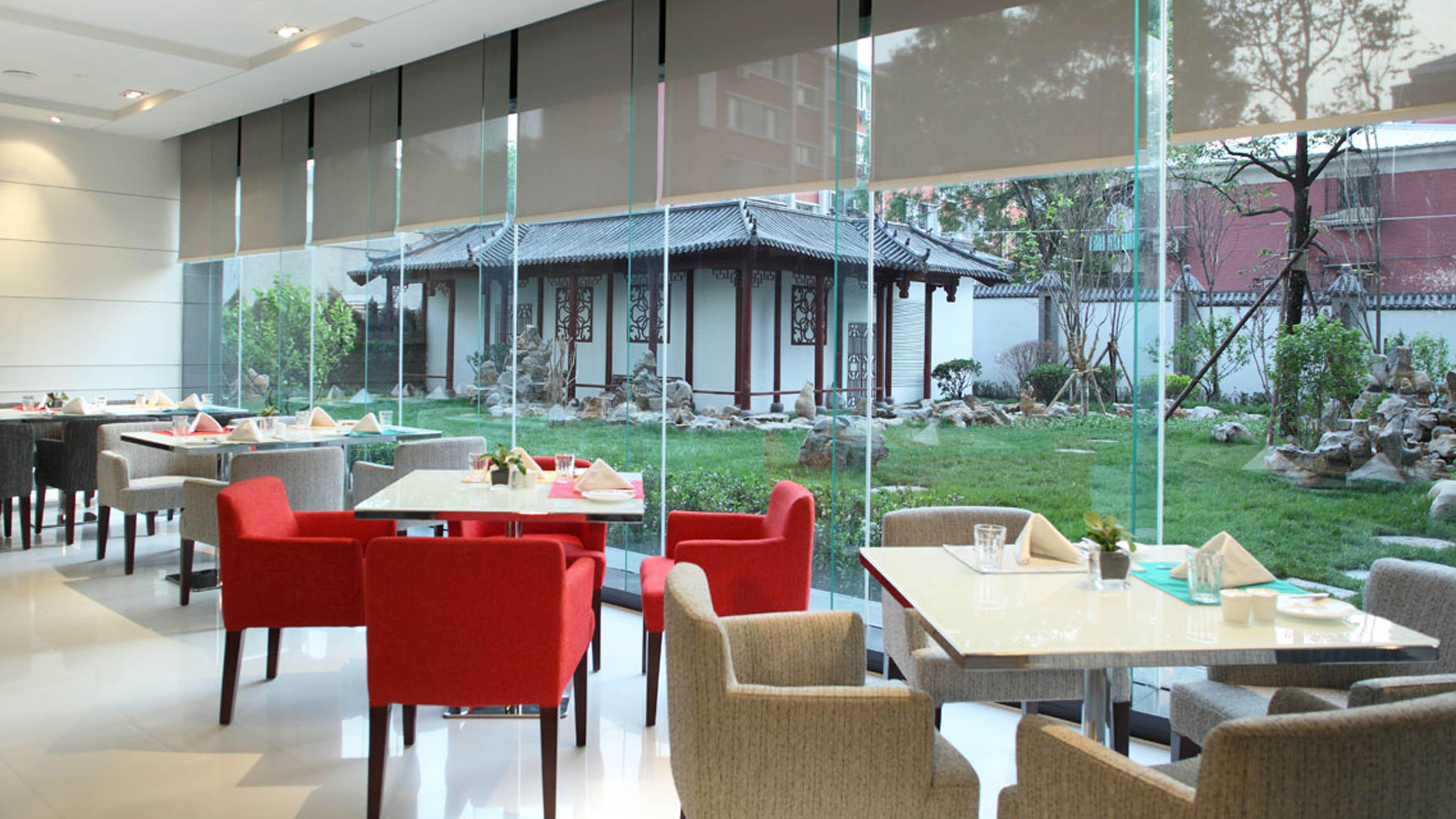 Holiday Inn Beijing Deshengmen By Ihg On 2Nd Ring Road Extension 10-15 Minute Taxi Ride To Shichahai Lama Temple Drum Tower Close To Beijing North Station For Badaling Great Wall Near Exit B Jishuitan Metro Line 2 المظهر الخارجي الصورة