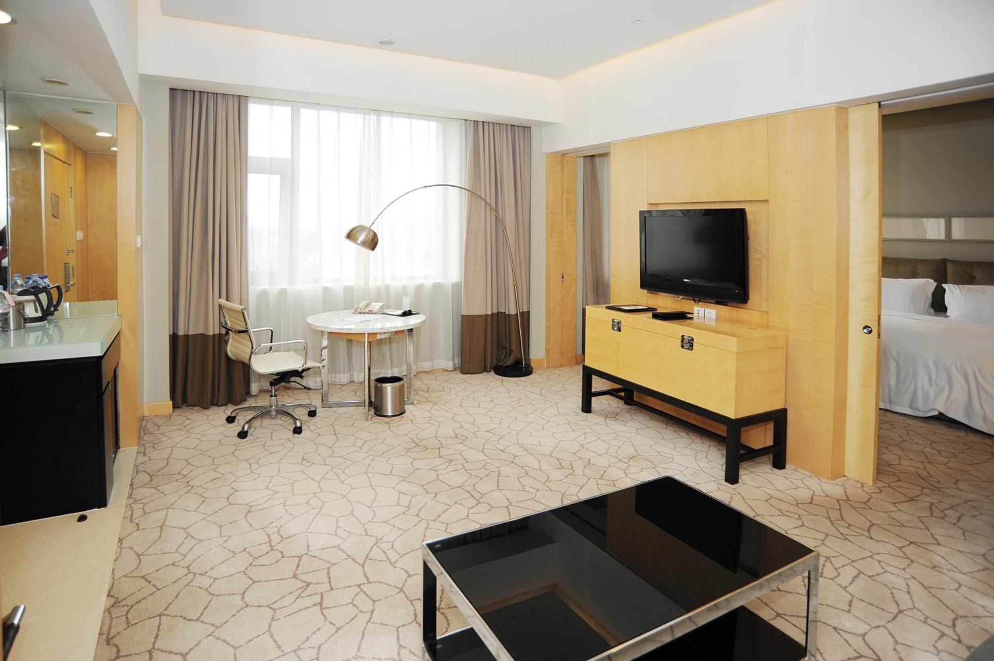 Holiday Inn Beijing Deshengmen By Ihg On 2Nd Ring Road Extension 10-15 Minute Taxi Ride To Shichahai Lama Temple Drum Tower Close To Beijing North Station For Badaling Great Wall Near Exit B Jishuitan Metro Line 2 المظهر الخارجي الصورة