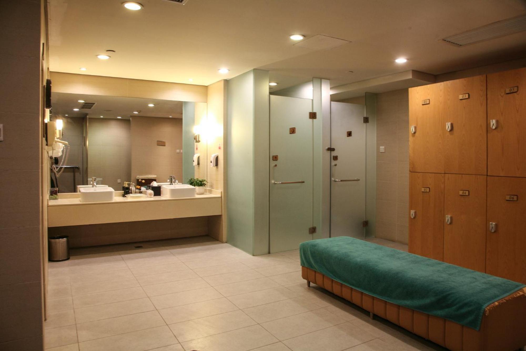 Holiday Inn Beijing Deshengmen By Ihg On 2Nd Ring Road Extension 10-15 Minute Taxi Ride To Shichahai Lama Temple Drum Tower Close To Beijing North Station For Badaling Great Wall Near Exit B Jishuitan Metro Line 2 المظهر الخارجي الصورة
