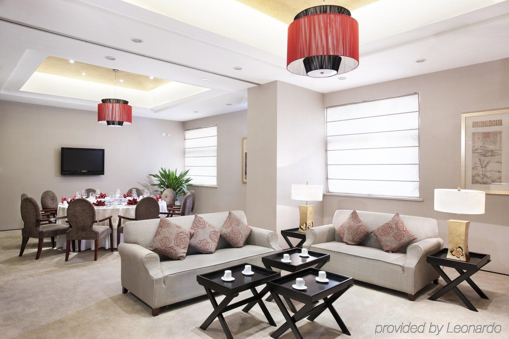 Holiday Inn Beijing Deshengmen By Ihg On 2Nd Ring Road Extension 10-15 Minute Taxi Ride To Shichahai Lama Temple Drum Tower Close To Beijing North Station For Badaling Great Wall Near Exit B Jishuitan Metro Line 2 المظهر الداخلي الصورة
